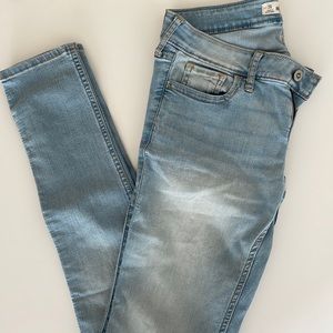 Hollister Women’s Light Wash Jeans